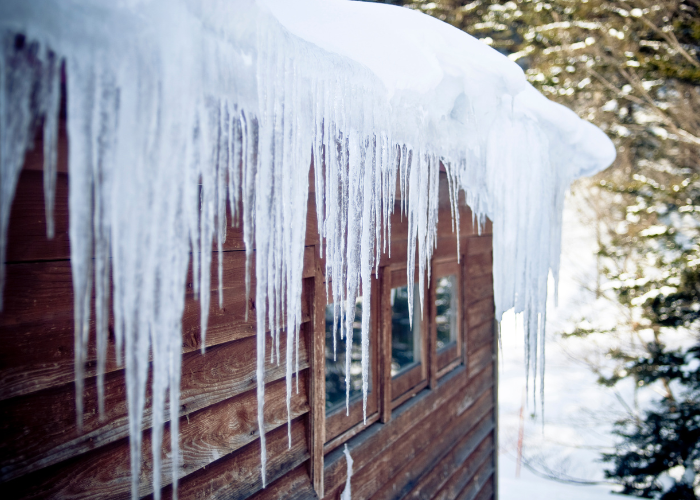 Winter Roof Rescue: How to Choose an Ice Dam Removal Service